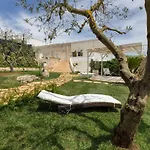 Dimora San Quirico - B&B Cisternino Valle D'Itria Bed & Breakfast 4*